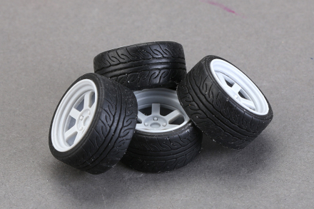 Opony Yokohama AD08 295/40R17 Hobby Design HD03-0447