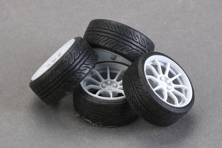 Opony Yokohama AD08 245/40R17 Hobby Design HD03-0448
